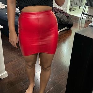 Red leather skirt US6